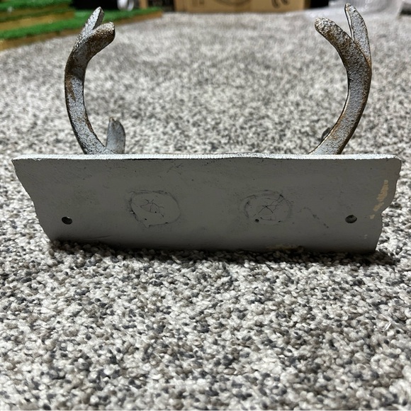 Rustic 4-Point Deer Antler Cast Iron Wall Hook, Rustic Home Decor Heavy - Picture 4 of 8